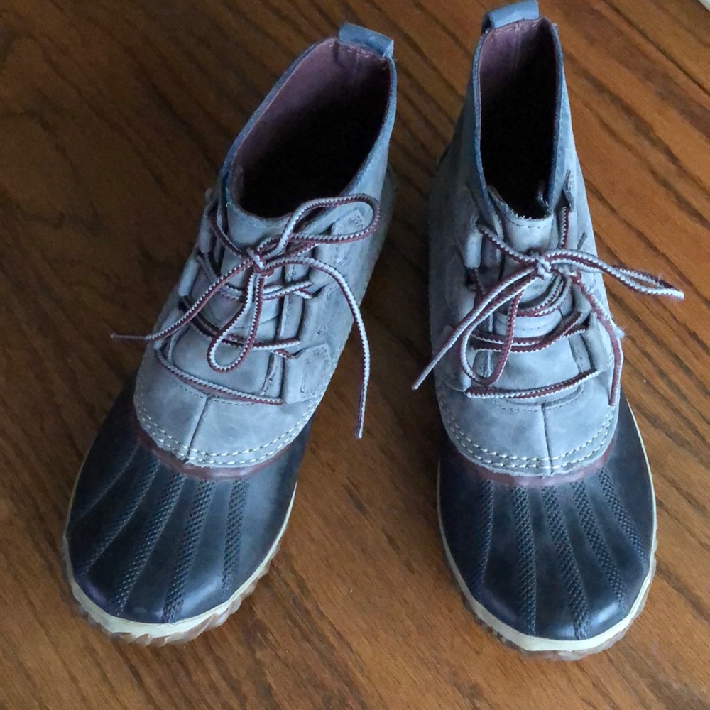 Sorel Gray and Black Lace Up Boots